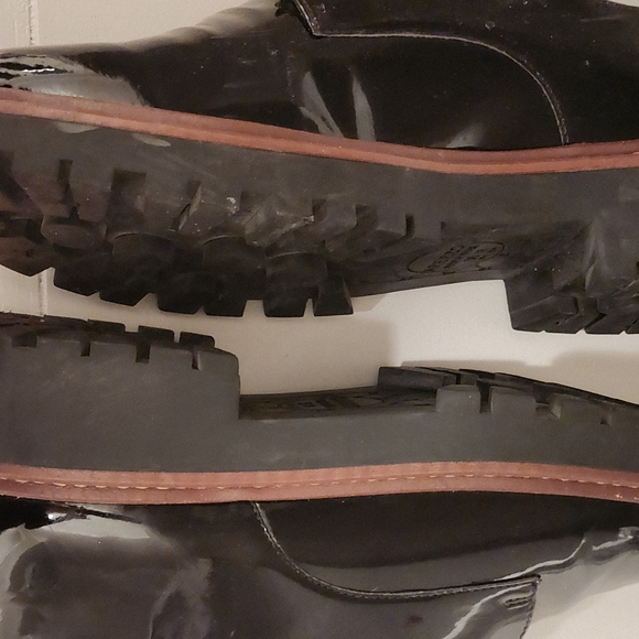 Black Patent laced up shoes, ladies size 8 made in Brazil, Apezzo, brand Agenda - Picture 3 of 6